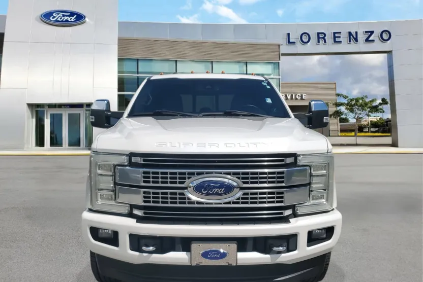 2017 Ford F-250 Platinum photo 1