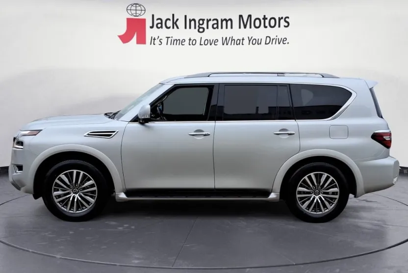 2023 Nissan Armada SL photo 1