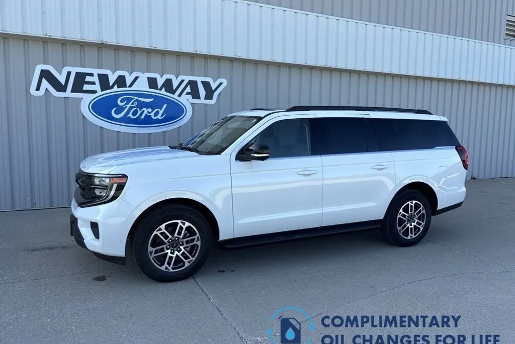 2025 Ford Expedition MAX photo 1