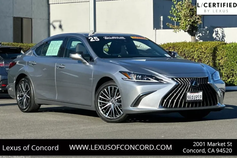 2025 Lexus ES 300h photo 1