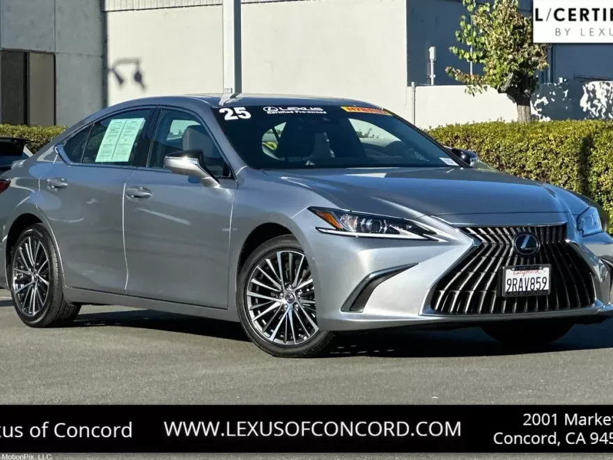 2025 Lexus ES 300h photo 1
