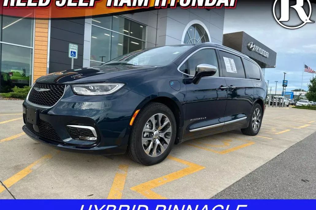 2023 Chrysler Pacifica Hybrid Pinnacle photo 1