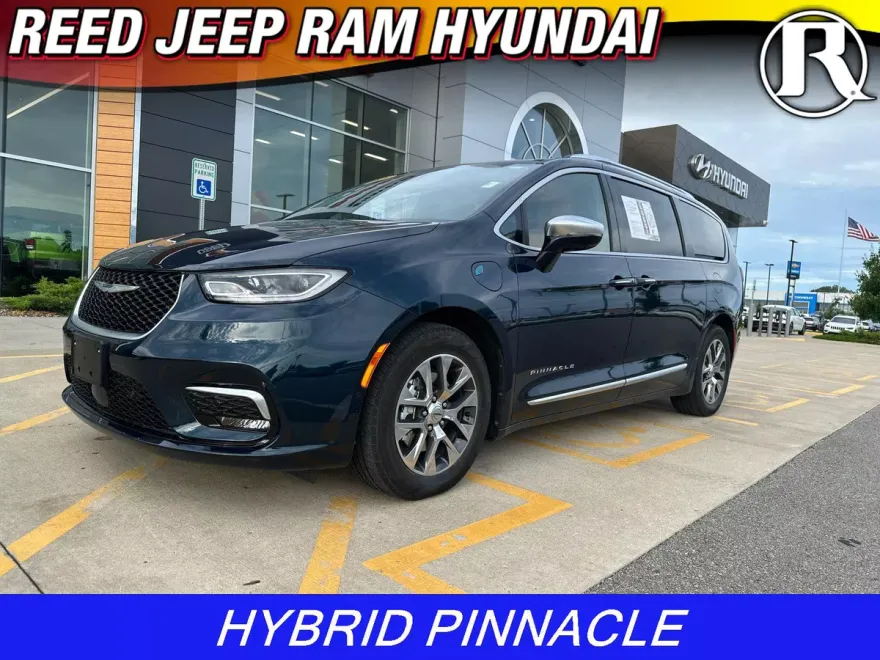 2023 Chrysler Pacifica Hybrid Pinnacle photo 1