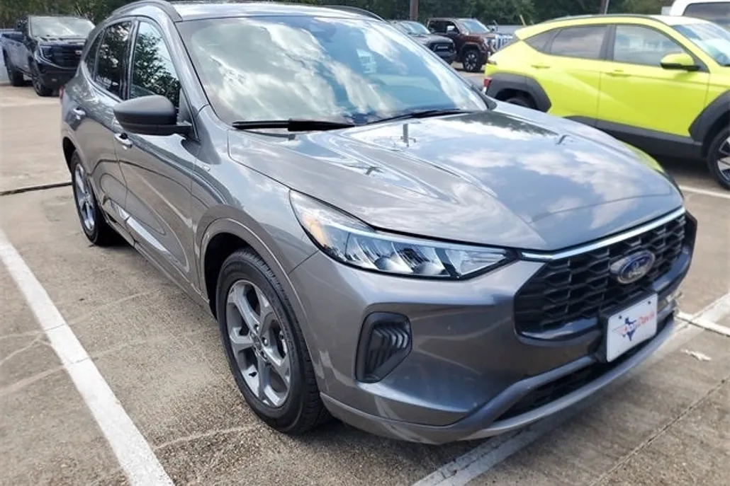 2024 Ford Escape ST-Line photo 1