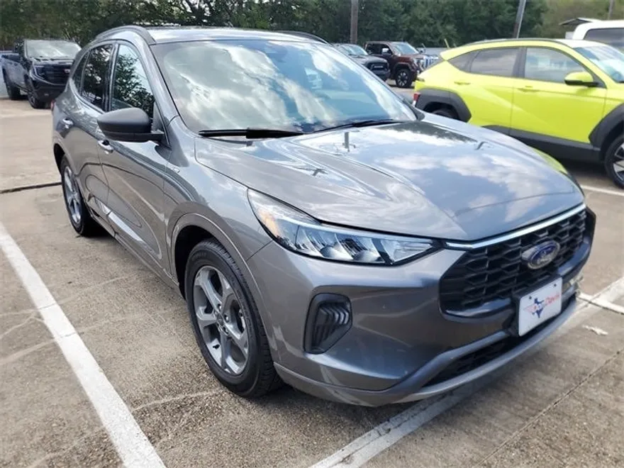 2024 Ford Escape ST-Line photo 1