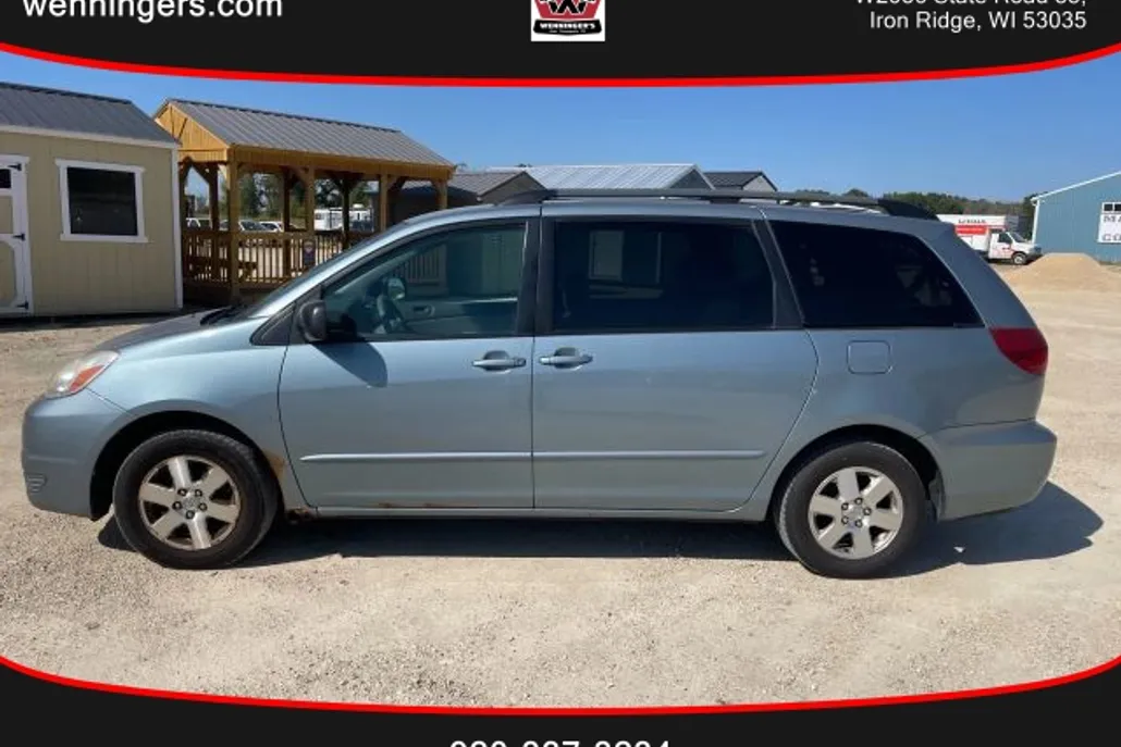2005 Toyota Sienna LE photo 1
