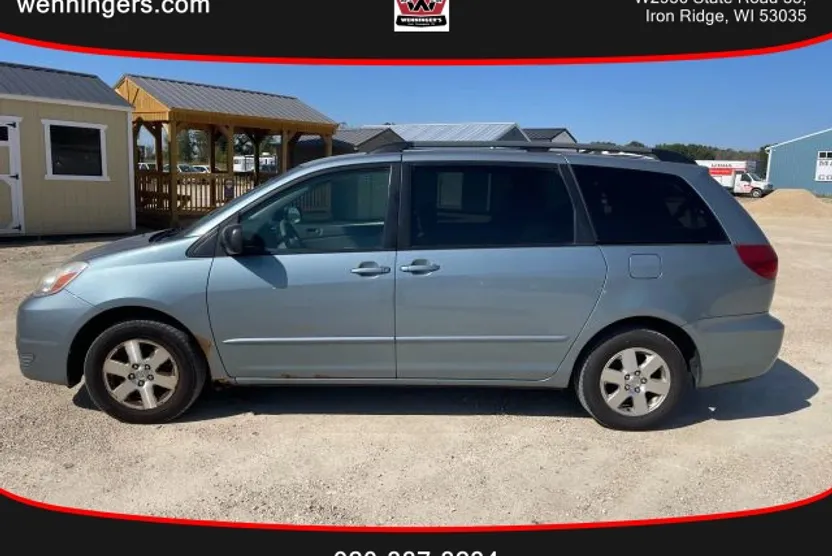 2005 Toyota Sienna LE photo 1