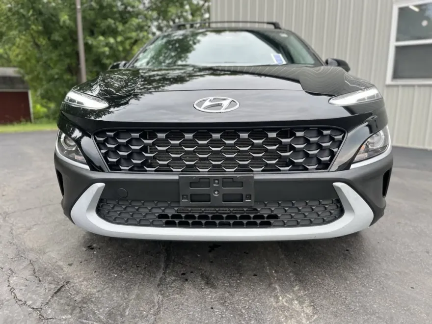 2022 Hyundai Kona SEL photo 1