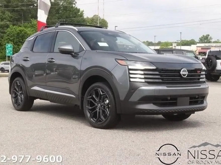 2025 Nissan Kicks SR photo 1