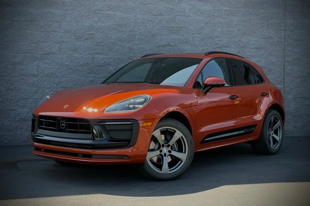 2025 Porsche Macan T photo 1