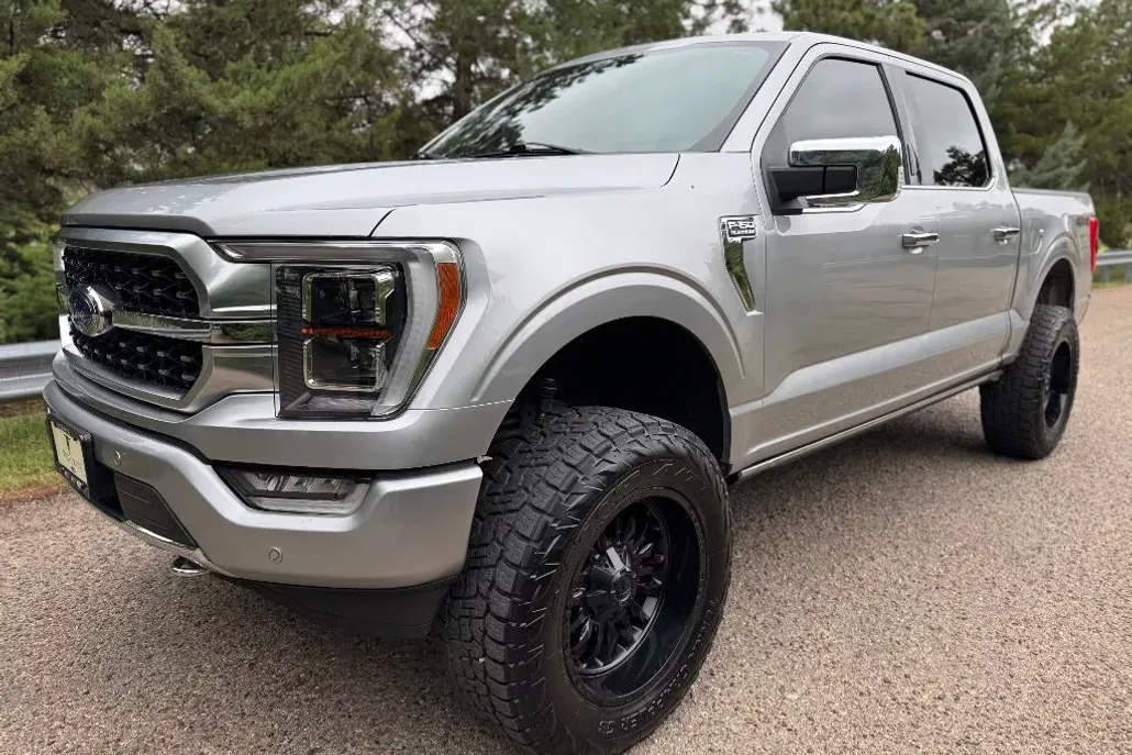 2023 Ford F-150 Platinum photo 1