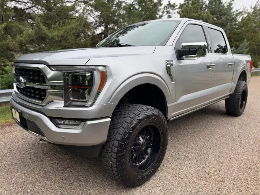 2023 Ford F-150 Platinum photo 1