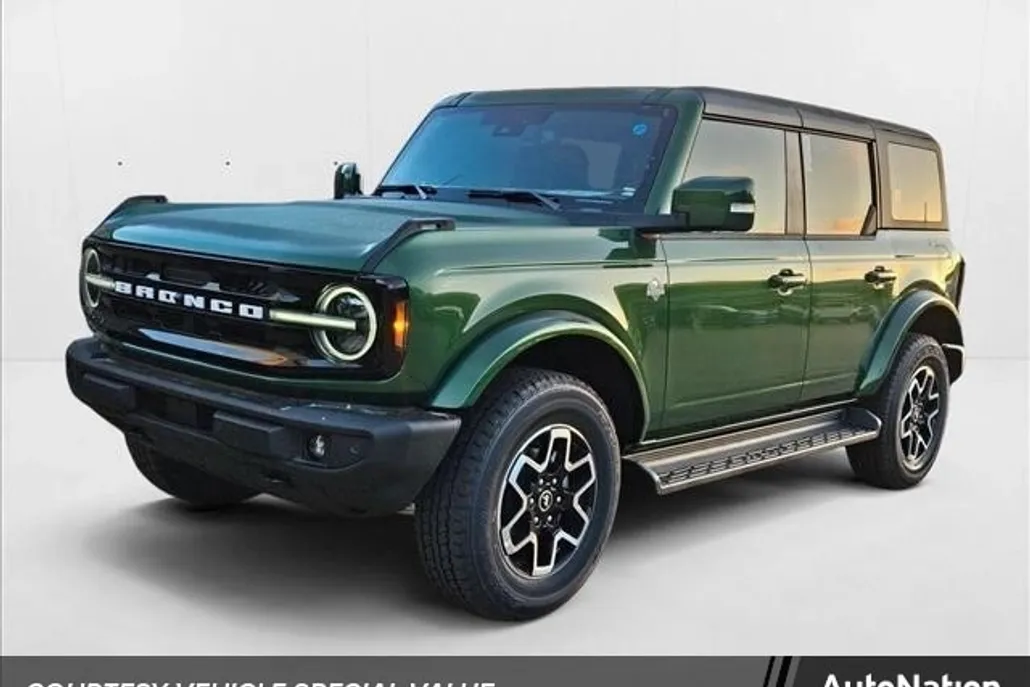 2025 Ford Bronco Outer Banks photo 1