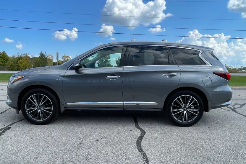 2018 Infiniti QX60 photo 1