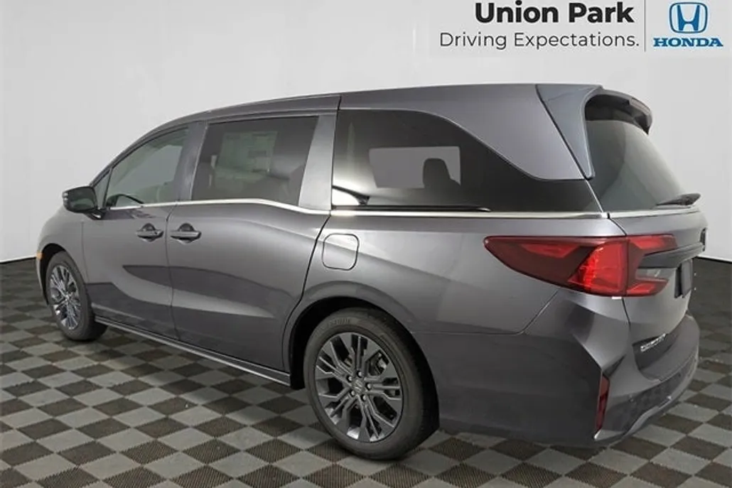 2026 Honda Odyssey Touring photo 1