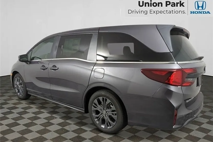 2026 Honda Odyssey Touring photo 1