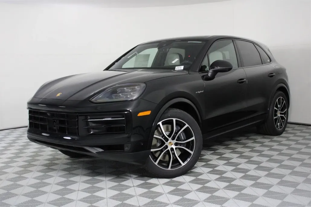 2025 Porsche Cayenne E-Hybrid photo 1