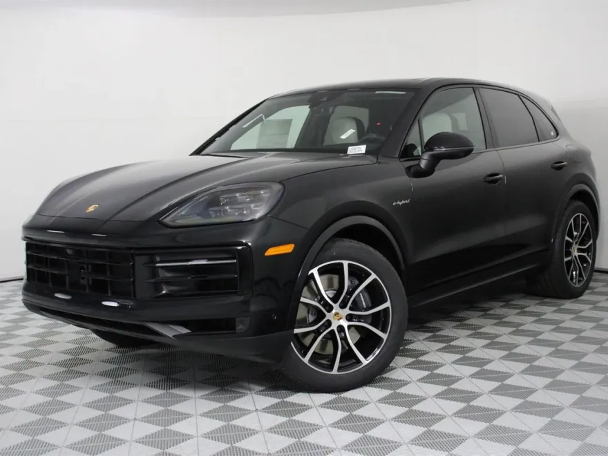 2025 Porsche Cayenne E-Hybrid photo 1