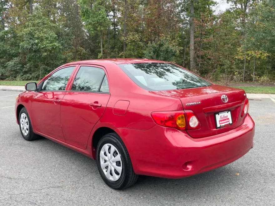 2010 Toyota Corolla LE photo 1