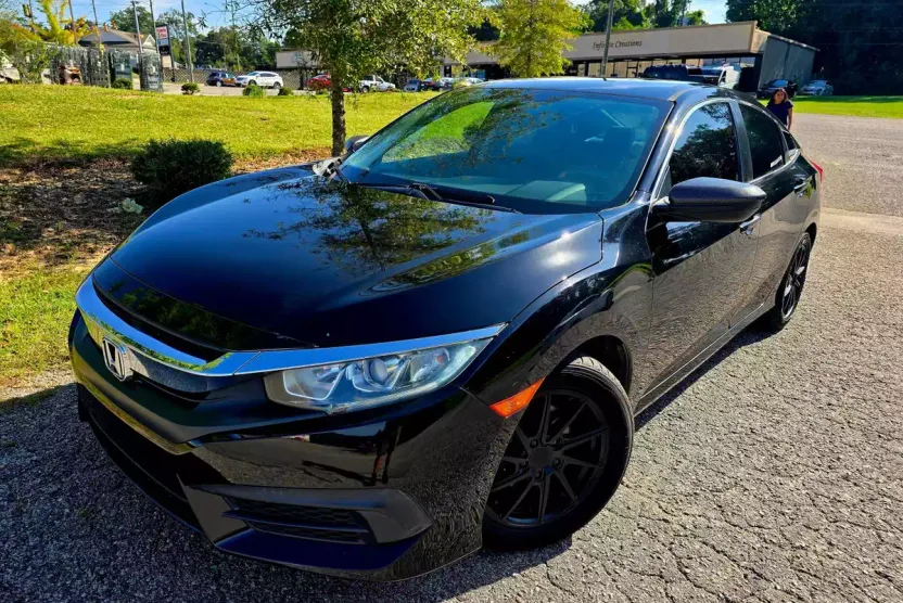 2016 Honda Civic LX photo 1