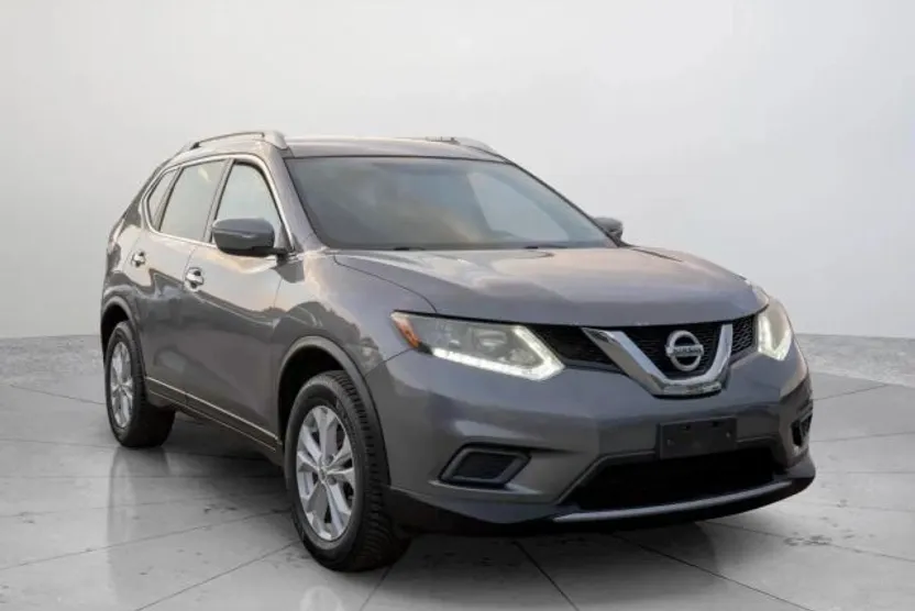2015 Nissan Rogue SV photo 1