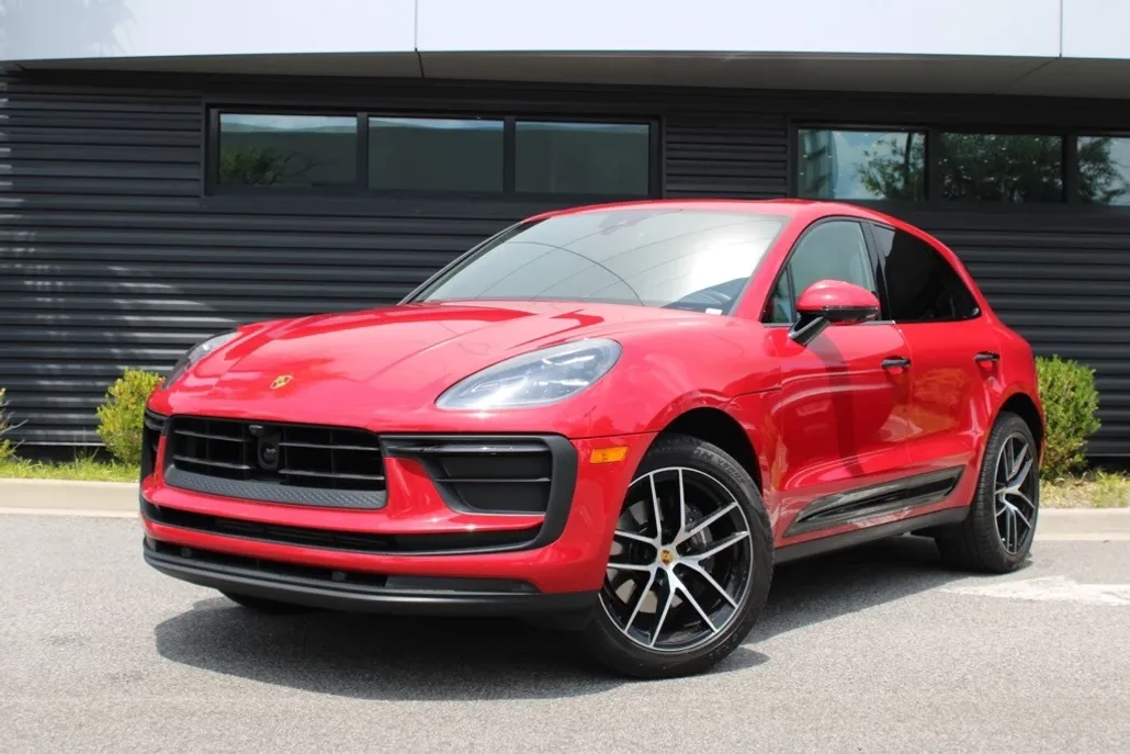 2025 Porsche Macan T photo 1