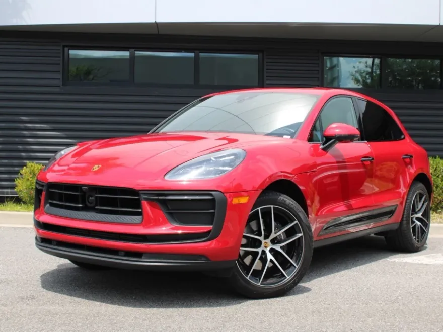 2025 Porsche Macan T photo 1