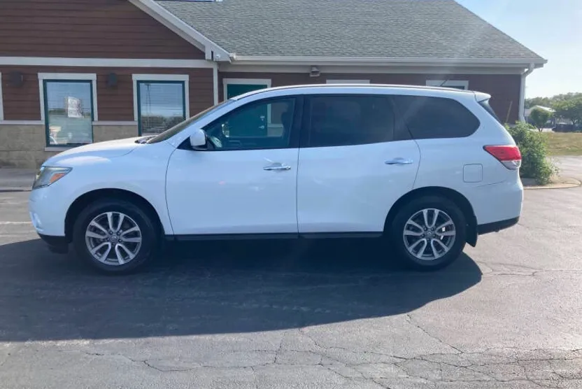 2014 Nissan Pathfinder S photo 1