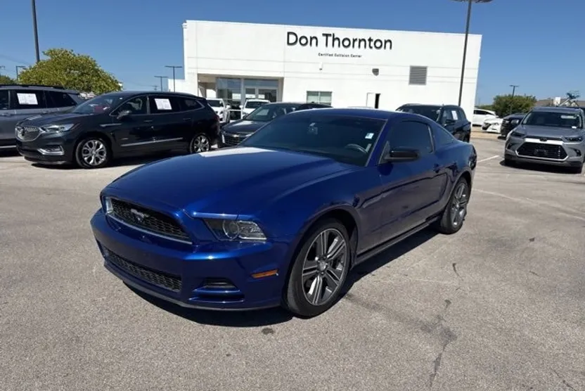 2014 Ford Mustang V6 Premium photo 1