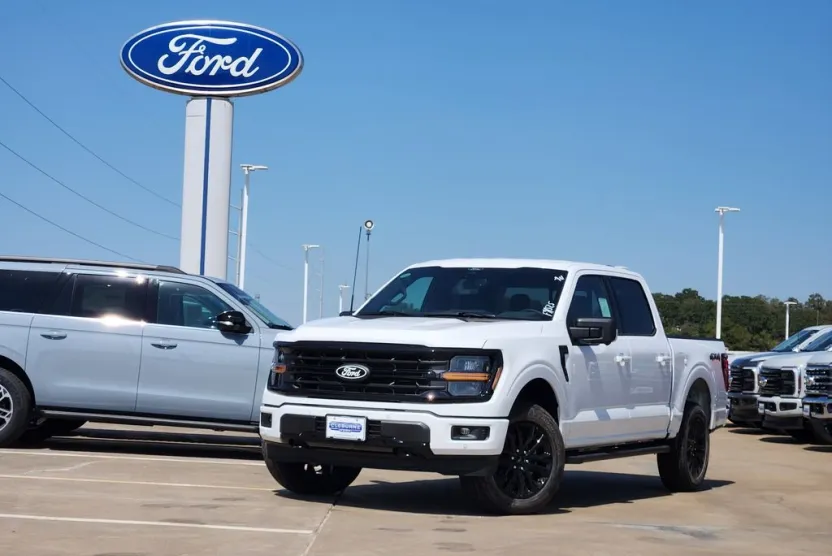 2025 Ford F-150 XLT photo 1