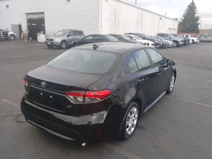 2021 Toyota Corolla LE photo 1