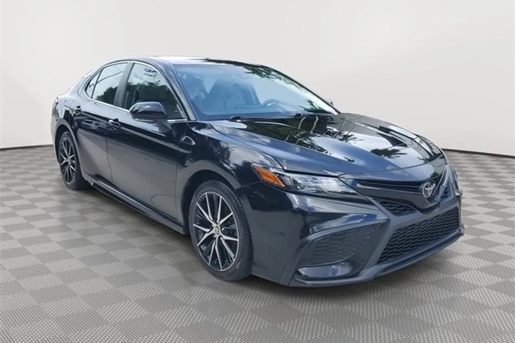 2023 Toyota Camry SE photo 1