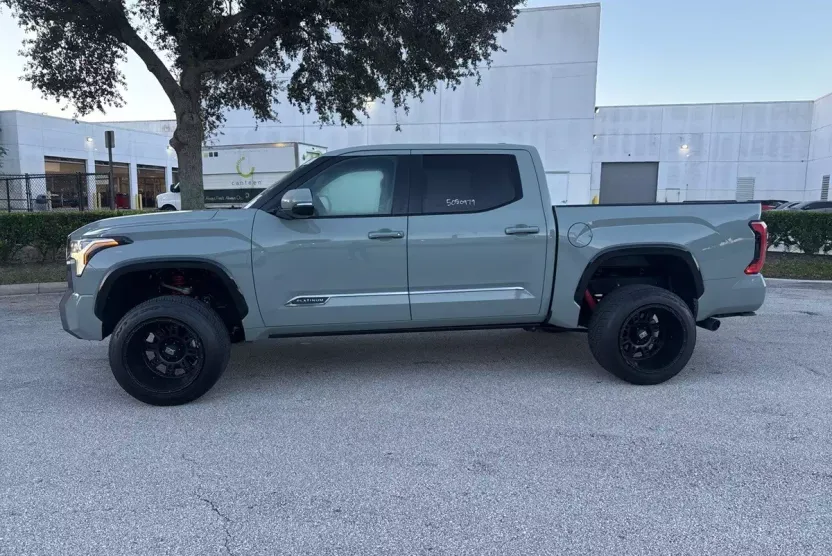 2025 Toyota Tundra Platinum photo 1