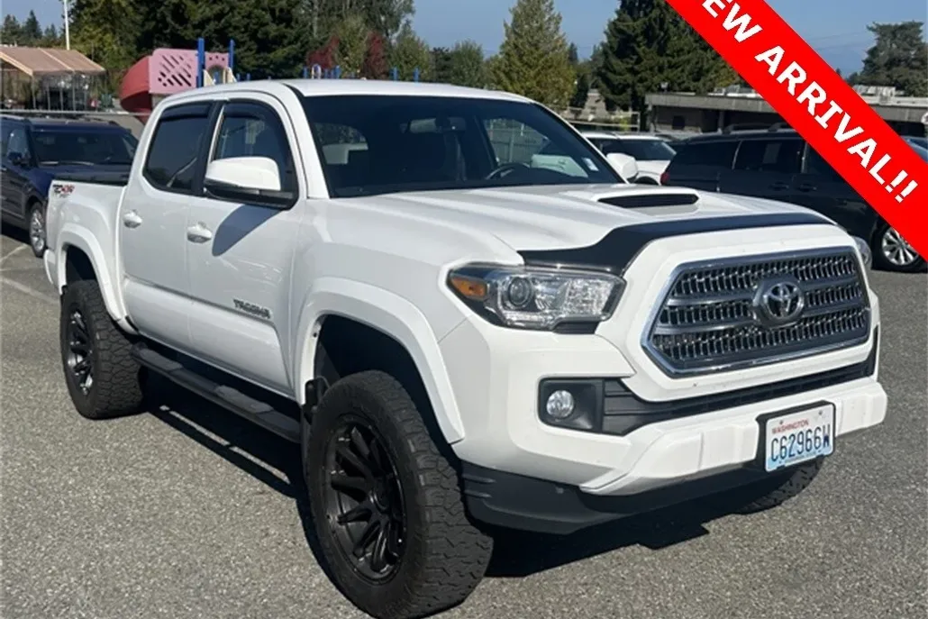 2017 Toyota Tacoma TRD Sport photo 1