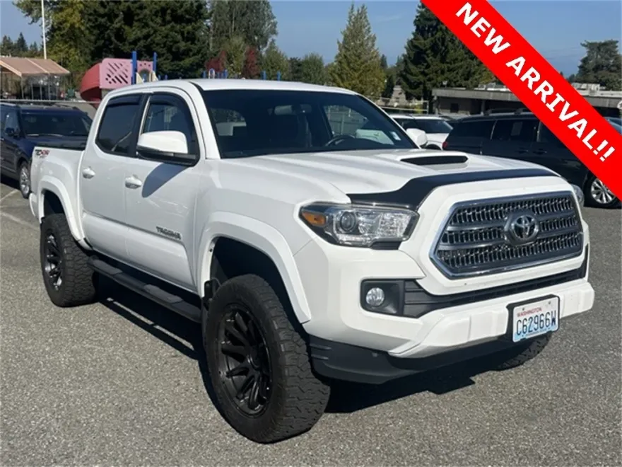 2017 Toyota Tacoma TRD Sport photo 1