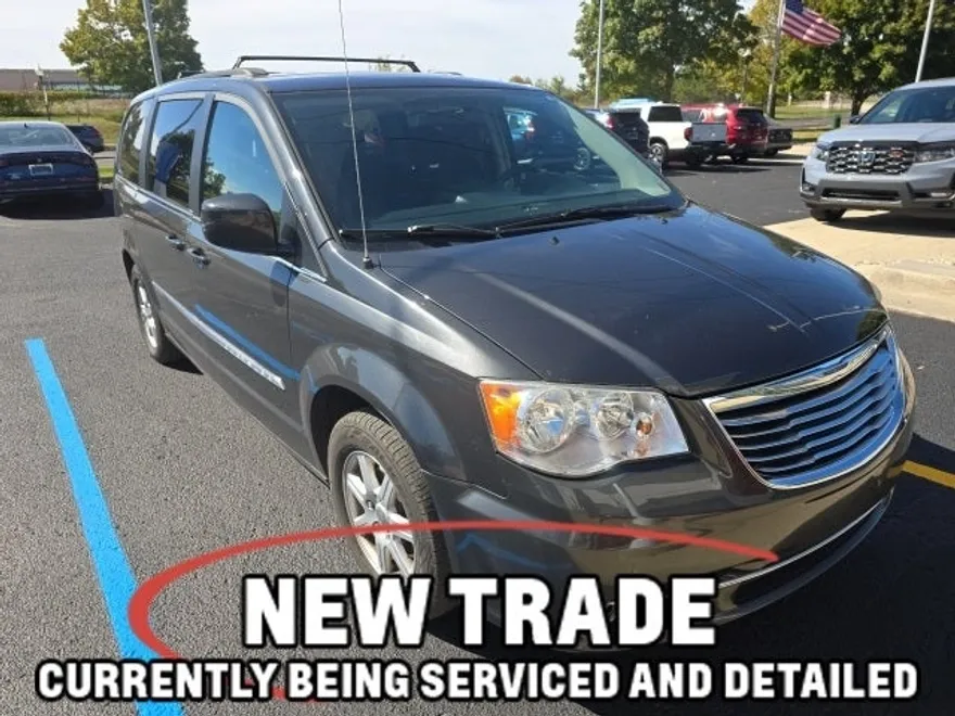 2011 Chrysler Town & Country Touring photo 1