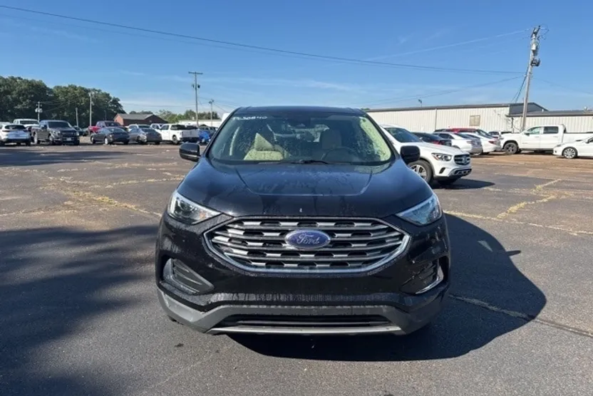 2022 Ford Edge SEL photo 1