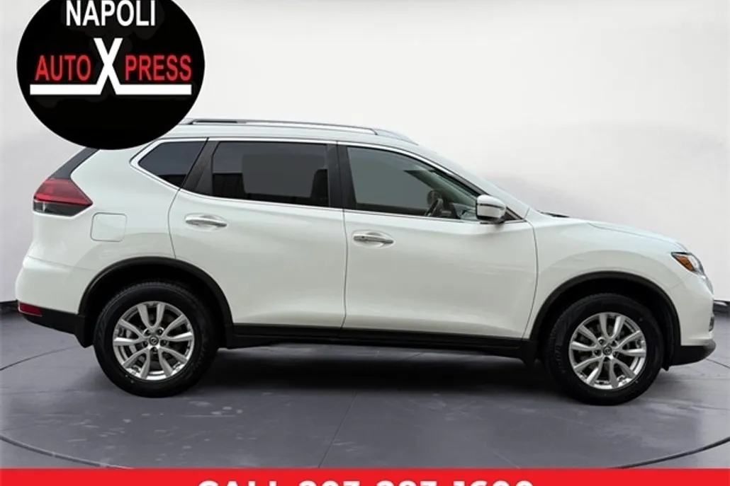 2020 Nissan Rogue SV photo 1