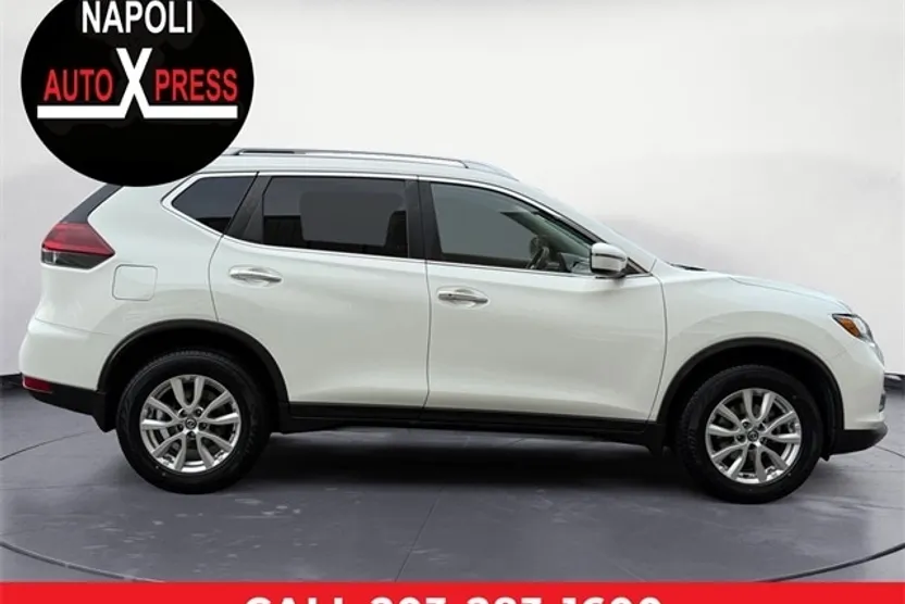 2020 Nissan Rogue SV photo 1
