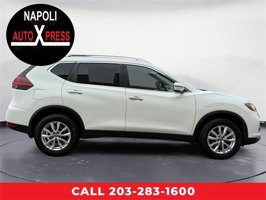 2020 Nissan Rogue SV photo 1