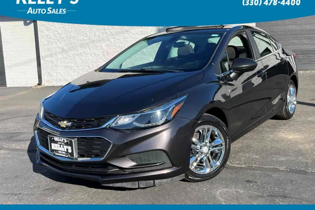 2017 Chevrolet Cruze LT photo 1