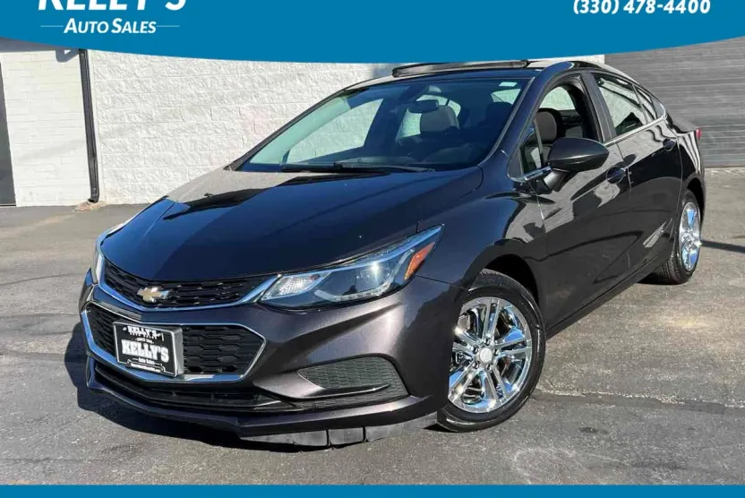 2017 Chevrolet Cruze LT photo 1