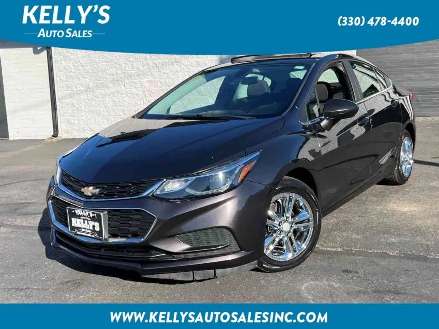 2017 Chevrolet Cruze LT photo 1