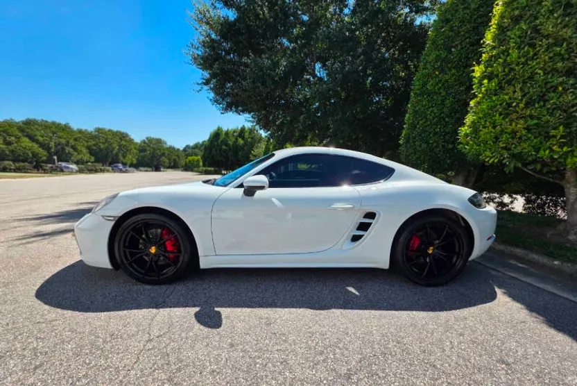 2018 Porsche Cayman S photo 1