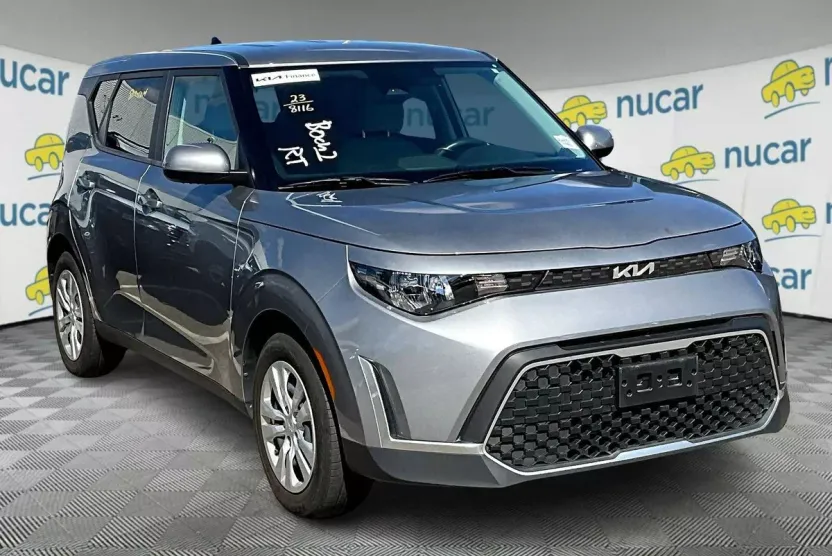 2023 Kia Soul LX photo 1