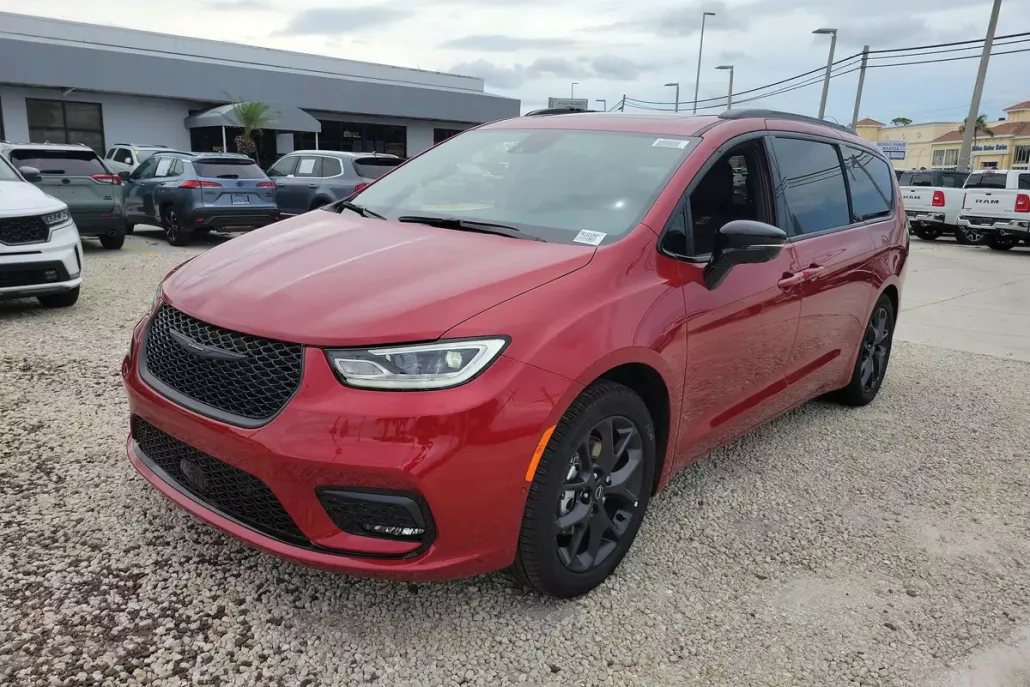 2026 Chrysler Pacifica Limited photo 1
