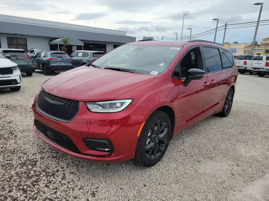 2026 Chrysler Pacifica Limited photo 1