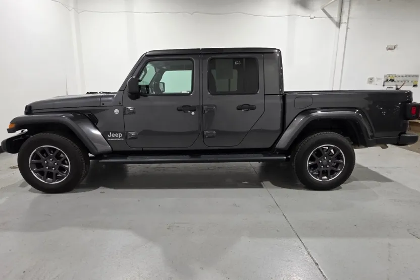2023 Jeep Gladiator Overland photo 1