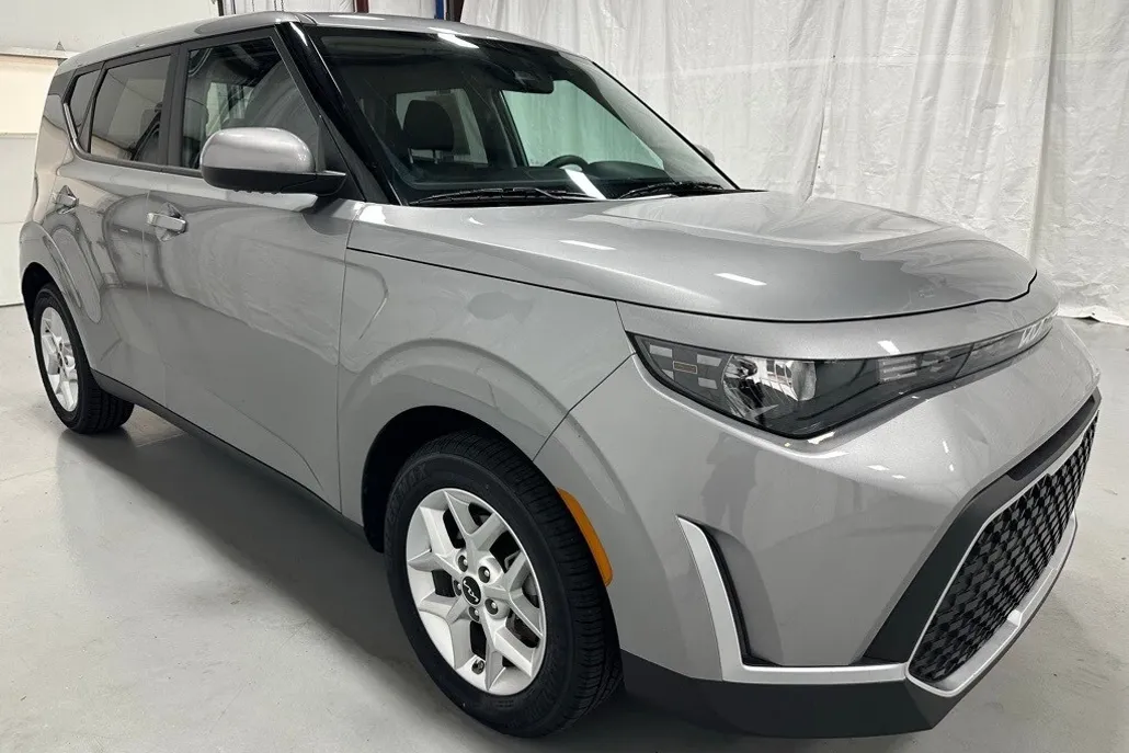 2024 Kia Soul LX photo 1