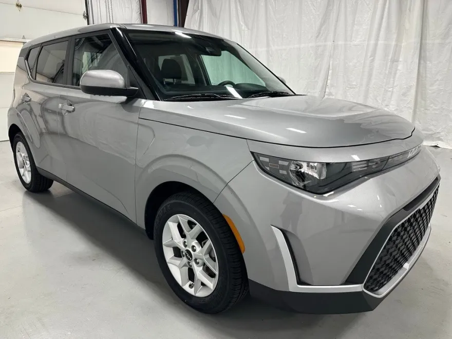 2024 Kia Soul LX photo 1